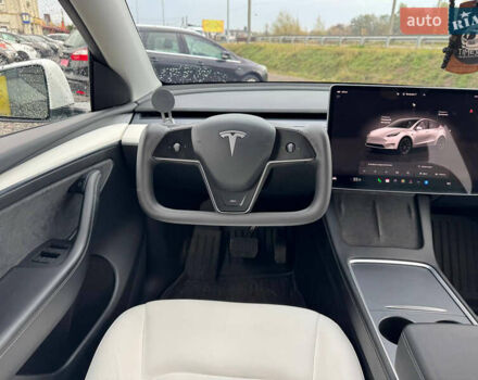 Білий Тесла Model Y, об'ємом двигуна 0 л та пробігом 62 тис. км за 27400 $, фото 23 на Automoto.ua