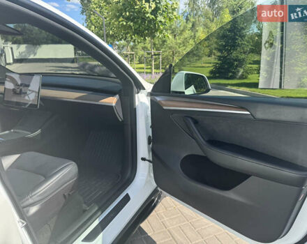 Белый Тесла Model Y, объемом двигателя 0 л и пробегом 62 тыс. км за 39500 $, фото 12 на Automoto.ua