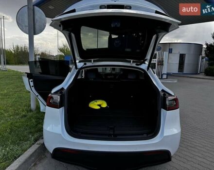 Белый Тесла Model Y, объемом двигателя 0 л и пробегом 59 тыс. км за 28800 $, фото 22 на Automoto.ua
