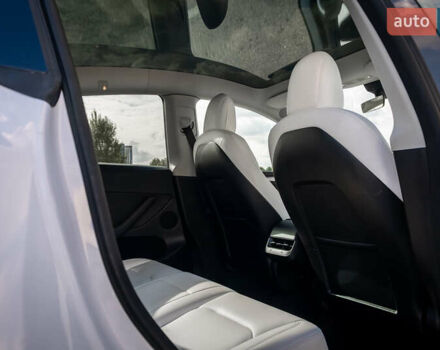 Белый Тесла Model Y, объемом двигателя 0 л и пробегом 51 тыс. км за 29500 $, фото 15 на Automoto.ua