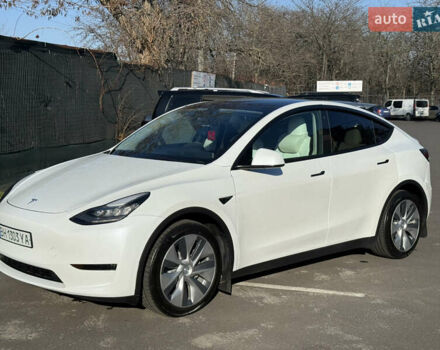 Білий Тесла Model Y, об'ємом двигуна 0 л та пробігом 45 тис. км за 27500 $, фото 1 на Automoto.ua