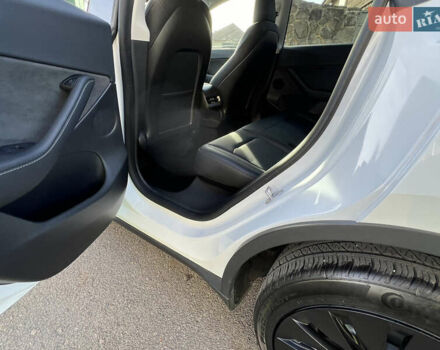 Білий Тесла Model Y, об'ємом двигуна 0 л та пробігом 12 тис. км за 24750 $, фото 42 на Automoto.ua
