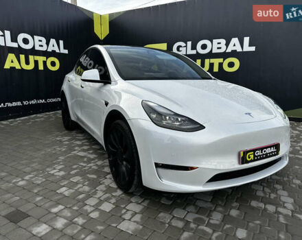 Белый Тесла Model Y, объемом двигателя 0 л и пробегом 61 тыс. км за 24700 $, фото 1 на Automoto.ua