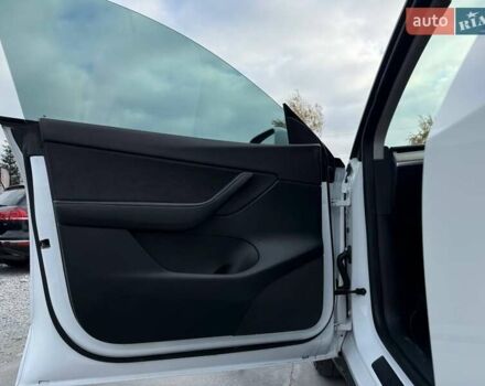 Тесла Model Y 2022 в Ровно на Automoto.ua Белый Тесла Model Y, объемом двигателя 0 л и пробегом 83 тыс. км за 22500 $, фото 24 на Automoto.ua