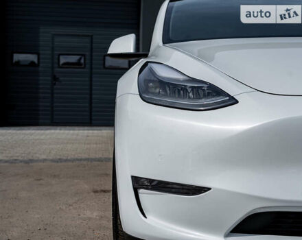 Белый Тесла Model Y, объемом двигателя 0 л и пробегом 10 тыс. км за 27900 $, фото 15 на Automoto.ua
