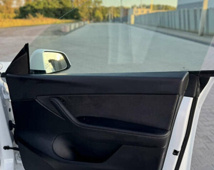 Белый Тесла Model Y, объемом двигателя 0 л и пробегом 94 тыс. км за 24500 $, фото 19 на Automoto.ua