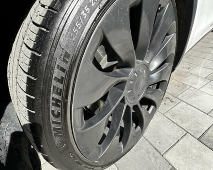 Белый Тесла Model Y, объемом двигателя 0 л и пробегом 59 тыс. км за 26999 $, фото 17 на Automoto.ua