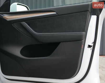 Тесла Model Y 2022 у Мукачеве на Automoto.ua Білий Тесла Model Y, об'ємом двигуна 0 л та пробігом 17 тис. км за 46500 $, фото 31 на Automoto.ua