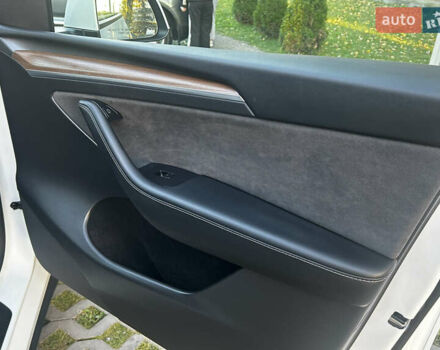 Тесла Model Y 2022 в Тернополе на Automoto.ua Белый Тесла Model Y, объемом двигателя 0 л и пробегом 52 тыс. км за 27300 $, фото 7 на Automoto.ua