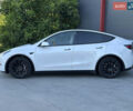 Белый Тесла Model Y, объемом двигателя 0 л и пробегом 55 тыс. км за 27999 $, фото 1 на Automoto.ua