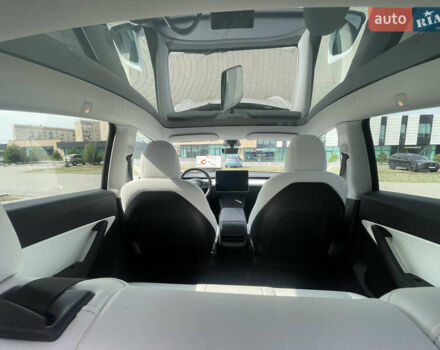 Белый Тесла Model Y, объемом двигателя 0 л и пробегом 38 тыс. км за 31000 $, фото 29 на Automoto.ua