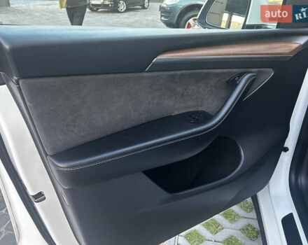 Тесла Model Y 2022 в Тернополе на Automoto.ua Белый Тесла Model Y, объемом двигателя 0 л и пробегом 52 тыс. км за 27300 $, фото 5 на Automoto.ua