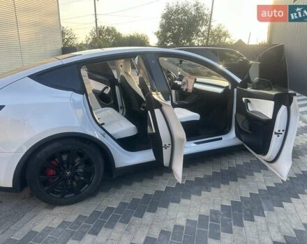 Белый Тесла Model Y, объемом двигателя 0 л и пробегом 25 тыс. км за 35500 $, фото 36 на Automoto.ua