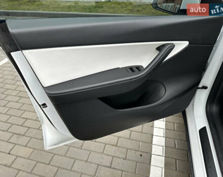 Белый Тесла Model Y, объемом двигателя 0 л и пробегом 117 тыс. км за 24999 $, фото 12 на Automoto.ua