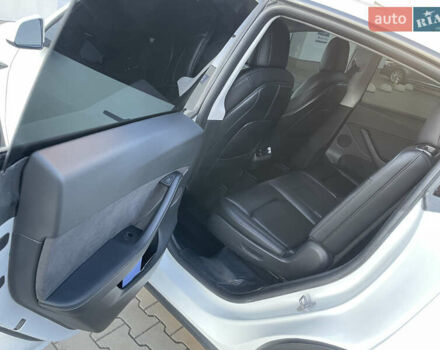 Білий Тесла Model Y, об'ємом двигуна 0 л та пробігом 167 тис. км за 24999 $, фото 10 на Automoto.ua