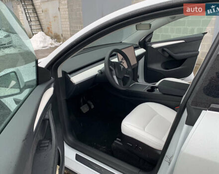 Белый Тесла Model Y, объемом двигателя 0 л и пробегом 4 тыс. км за 33000 $, фото 21 на Automoto.ua