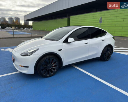 Белый Тесла Model Y, объемом двигателя 0 л и пробегом 68 тыс. км за 35000 $, фото 2 на Automoto.ua