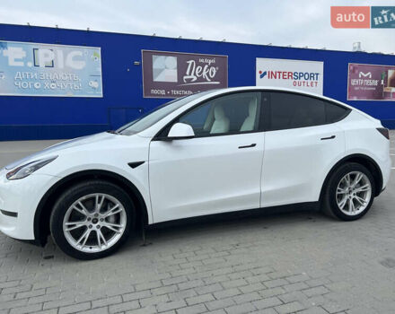 Білий Тесла Model Y, об'ємом двигуна 0 л та пробігом 15 тис. км за 27999 $, фото 4 на Automoto.ua
