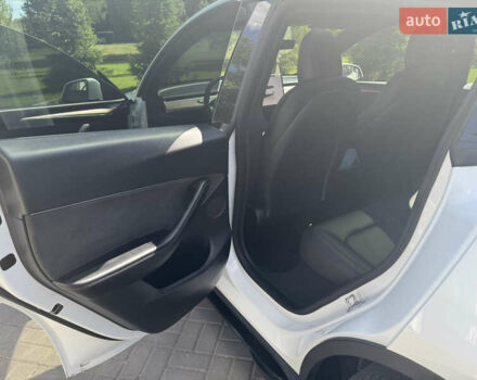 Белый Тесла Model Y, объемом двигателя 0 л и пробегом 62 тыс. км за 39500 $, фото 9 на Automoto.ua