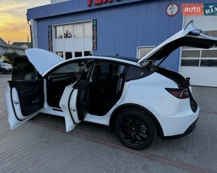 Белый Тесла Model Y, объемом двигателя 0 л и пробегом 59 тыс. км за 28800 $, фото 64 на Automoto.ua