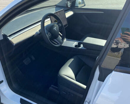 Белый Тесла Model Y, объемом двигателя 0 л и пробегом 2 тыс. км за 35000 $, фото 20 на Automoto.ua