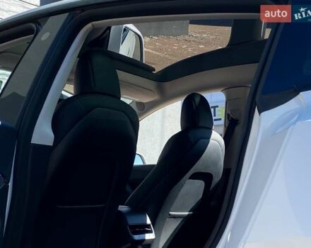 Тесла Model Y 2022 у Києві на Automoto.ua Білий Тесла Model Y, об'ємом двигуна 0 л та пробігом 59 тис. км за 31999 $, фото 15 на Automoto.ua