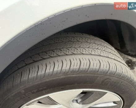 Білий Тесла Model Y, об'ємом двигуна 0 л та пробігом 82 тис. км за 25499 $, фото 29 на Automoto.ua