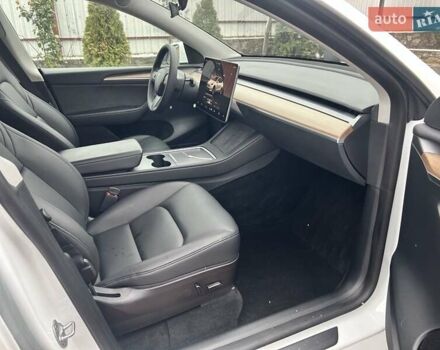 Белый Тесла Model Y, объемом двигателя 0 л и пробегом 94 тыс. км за 29999 $, фото 14 на Automoto.ua