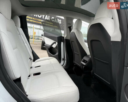 Белый Тесла Model Y, объемом двигателя 0 л и пробегом 25 тыс. км за 29900 $, фото 15 на Automoto.ua