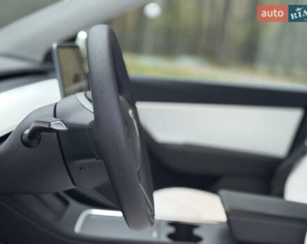 Білий Тесла Model Y, об'ємом двигуна 0 л та пробігом 115 тис. км за 25800 $, фото 24 на Automoto.ua