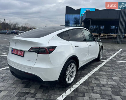 Білий Тесла Model Y, об'ємом двигуна 0 л та пробігом 100 тис. км за 23999 $, фото 8 на Automoto.ua
