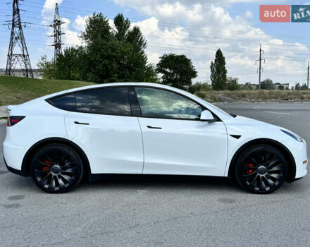 Белый Тесла Model Y, объемом двигателя 0 л и пробегом 64 тыс. км за 28500 $, фото 3 на Automoto.ua