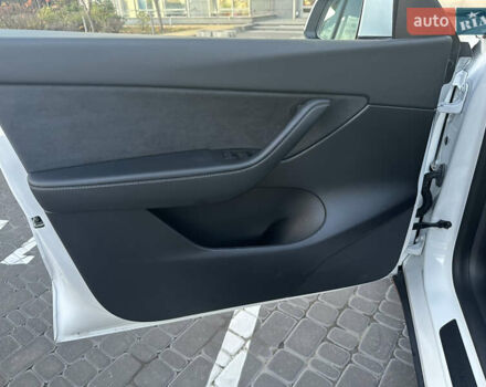 Белый Тесла Model Y, объемом двигателя 0 л и пробегом 80 тыс. км за 31500 $, фото 6 на Automoto.ua