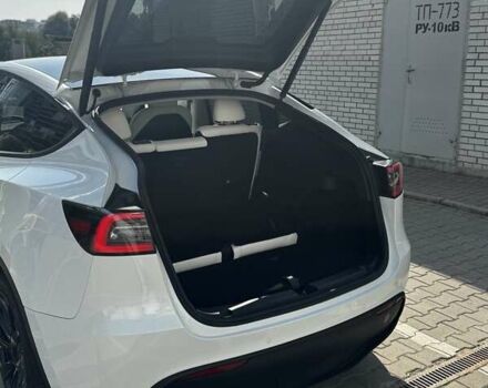 Белый Тесла Model Y, объемом двигателя 0 л и пробегом 49 тыс. км за 28000 $, фото 6 на Automoto.ua