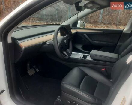 Білий Тесла Model Y, об'ємом двигуна 0 л та пробігом 45 тис. км за 21500 $, фото 16 на Automoto.ua