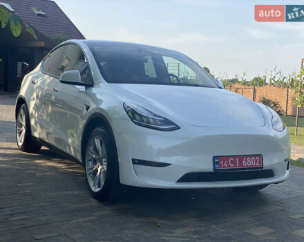 Белый Тесла Model Y, объемом двигателя 0 л и пробегом 58 тыс. км за 24000 $, фото 61 на Automoto.ua
