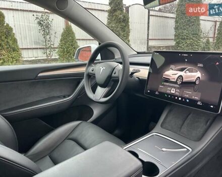 Белый Тесла Model Y, объемом двигателя 0 л и пробегом 94 тыс. км за 29999 $, фото 13 на Automoto.ua