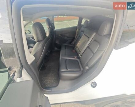 Белый Тесла Model Y, объемом двигателя 0 л и пробегом 38 тыс. км за 28000 $, фото 29 на Automoto.ua