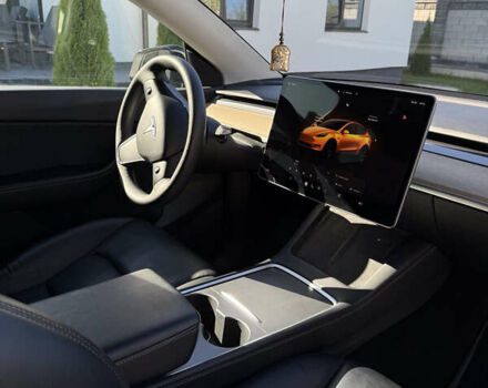 Тесла Model Y 2022 в Ровно на Automoto.ua Белый Тесла Model Y, объемом двигателя 0 л и пробегом 105 тыс. км за 27000 $, фото 12 на Automoto.ua