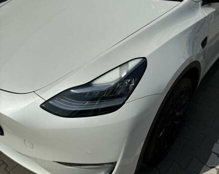 Белый Тесла Model Y, объемом двигателя 0 л и пробегом 49 тыс. км за 28000 $, фото 4 на Automoto.ua