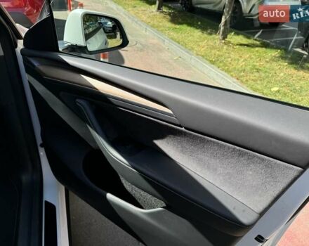 Белый Тесла Model Y, объемом двигателя 0 л и пробегом 5 тыс. км за 45600 $, фото 17 на Automoto.ua