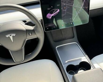 Белый Тесла Model Y, объемом двигателя 0 л и пробегом 49 тыс. км за 28000 $, фото 22 на Automoto.ua