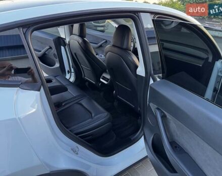 Белый Тесла Model Y, объемом двигателя 0 л и пробегом 59 тыс. км за 28800 $, фото 48 на Automoto.ua