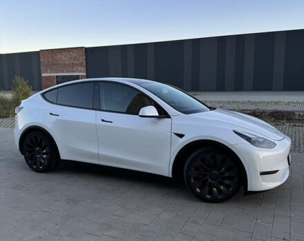 Белый Тесла Model Y, объемом двигателя 0 л и пробегом 53 тыс. км за 29500 $, фото 1 на Automoto.ua