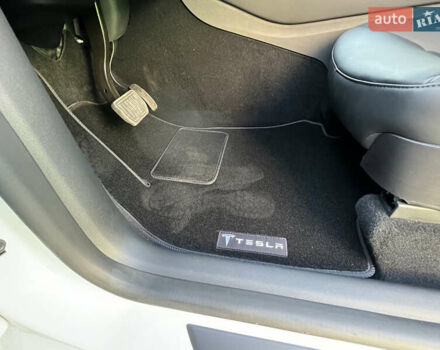 Білий Тесла Model Y, об'ємом двигуна 0 л та пробігом 12 тис. км за 24750 $, фото 37 на Automoto.ua