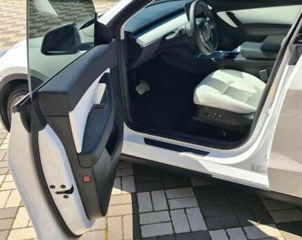 Белый Тесла Model Y, объемом двигателя 0 л и пробегом 54 тыс. км за 28000 $, фото 5 на Automoto.ua