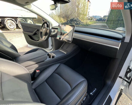 Білий Тесла Model Y, об'ємом двигуна 0 л та пробігом 12 тис. км за 24750 $, фото 50 на Automoto.ua