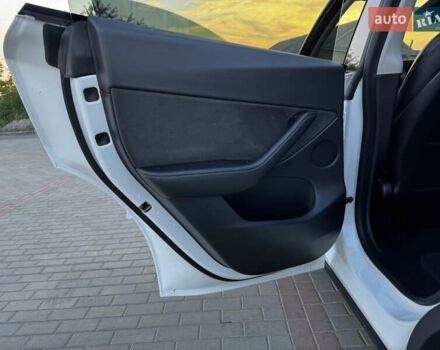 Белый Тесла Model Y, объемом двигателя 0 л и пробегом 59 тыс. км за 28800 $, фото 39 на Automoto.ua