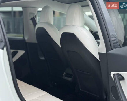 Білий Тесла Model Y, об'ємом двигуна 0 л та пробігом 115 тис. км за 25800 $, фото 31 на Automoto.ua