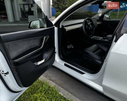 Белый Тесла Model Y, объемом двигателя 0 л и пробегом 59 тыс. км за 28800 $, фото 17 на Automoto.ua